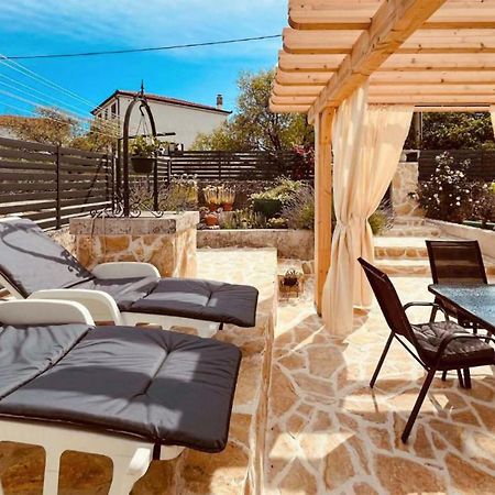 Awesome Home In Sibenik With Kitchen Exterior foto