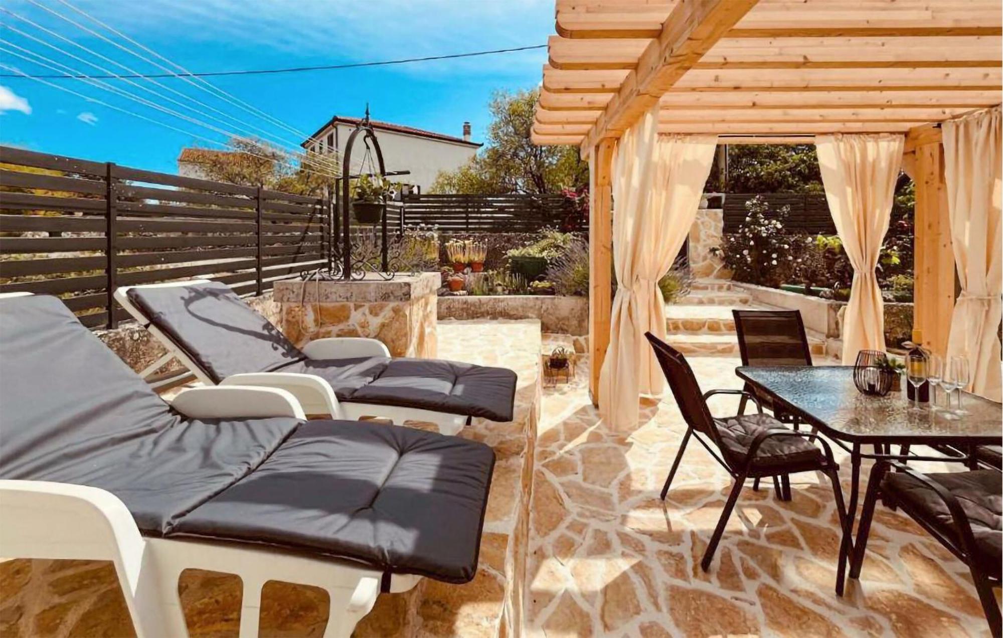 Awesome Home In Sibenik With Kitchen Exterior foto