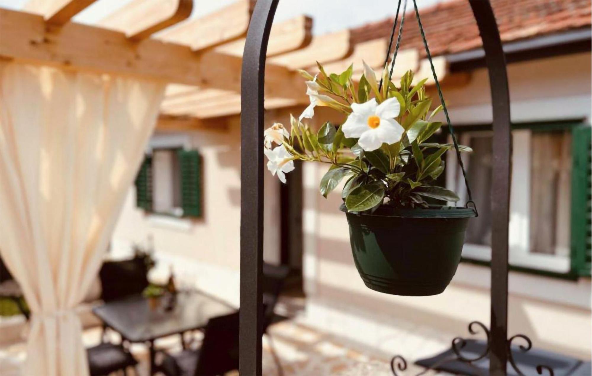 Awesome Home In Sibenik With Kitchen Exterior foto
