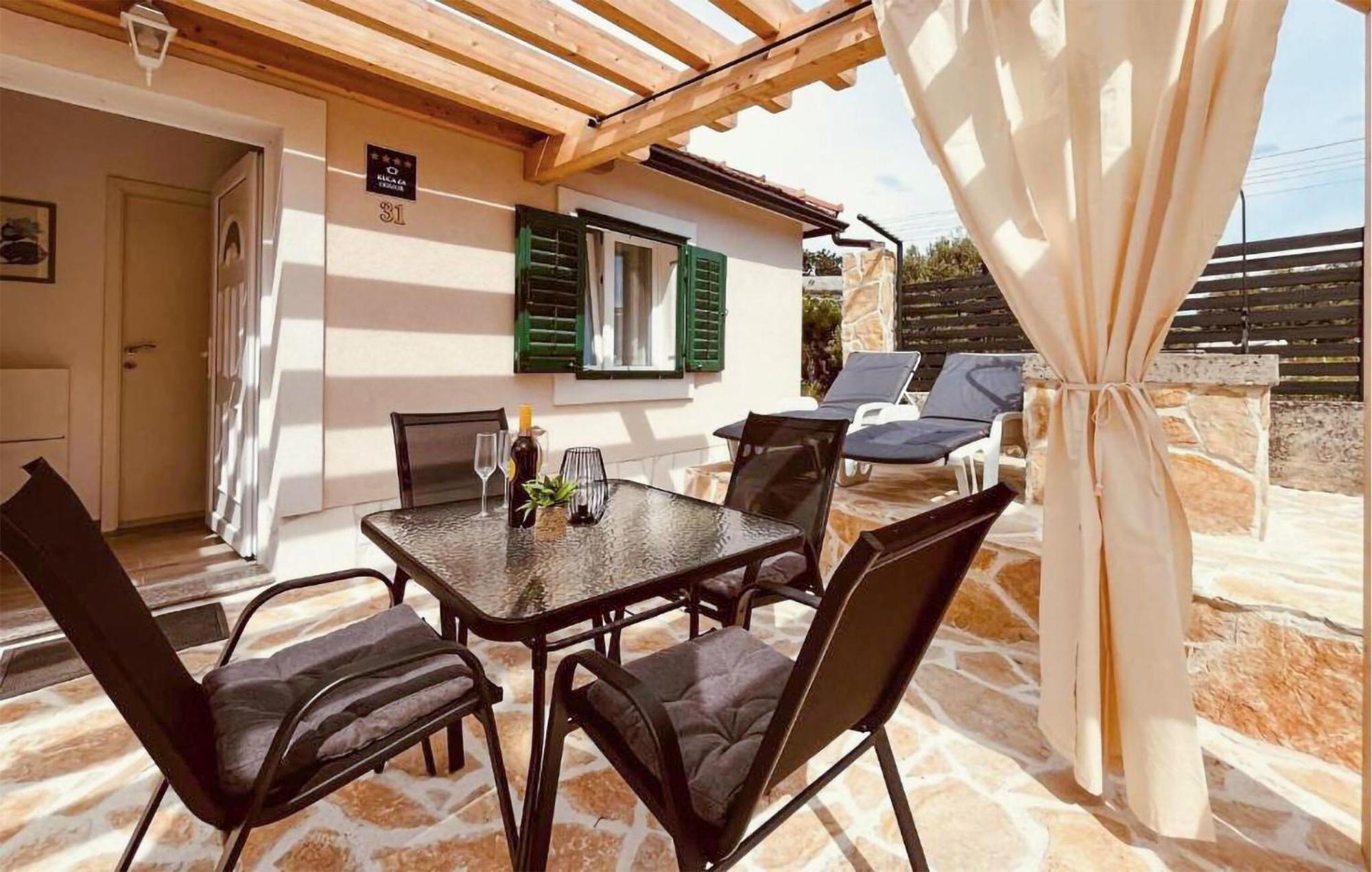 Awesome Home In Sibenik With Kitchen Exterior foto